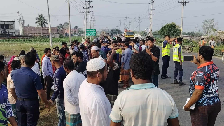 সাতক্ষীরায় ট্রাক চাপায় মোটরসাইকেলের ৩ আরোহী নিহত